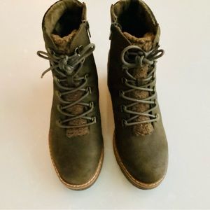 Baretraps Olive green women ankle boots, lace and zip, new, 8.5
